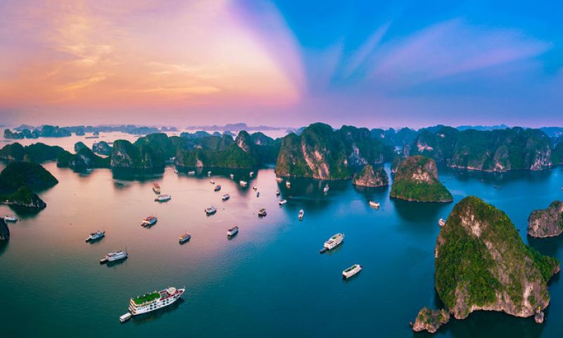 Sunrise in Ha Long Bay