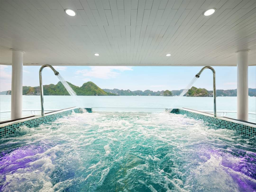 Luxury Cruise in Halong bay