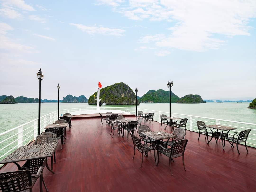 Luxury Cruise in Halong bay