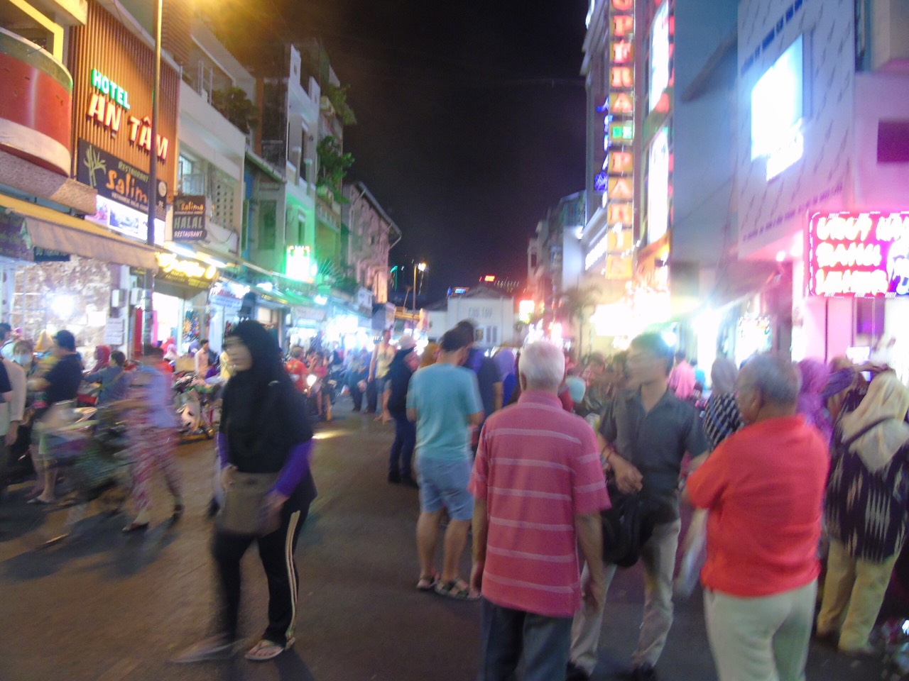 ben thanh night market